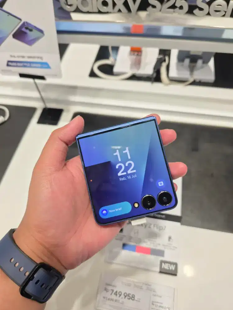 PRE ORDER SAMSUNG GALAXY ZFLIP 7