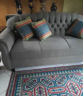 Dijual segera murah 3 dudukan sofa kondisi seperti baru