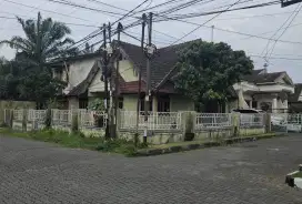 Dijual rumah komplek type sudut