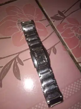 Jam tangan wanita merek bulgari