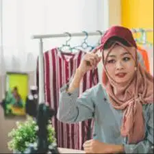 Di Butuhkan Pekerja Untuk Di Bagian Online shop Admin Live Dan Packing