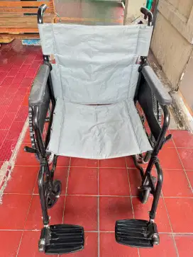 Kursi Roda Lansia Second (Free Tongkat kaki 4)