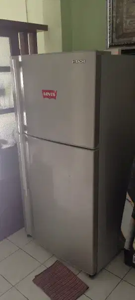 Kulkas Hitachi 2 pintu jumbo