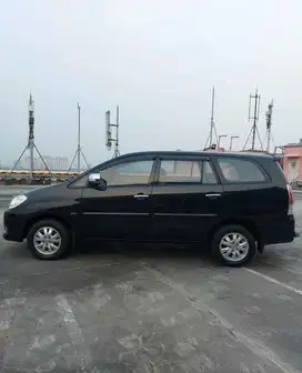 Toyota Kijang Innova 2011 Bensin