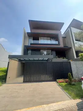 Dijual Rumah Baru Gress 3 Lantai Citraland  Surabaya Barat High Spec
