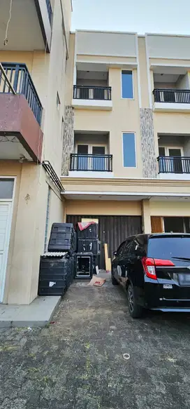 Cuma 75 Jutaan/Tahun! Ruko di Cengkareng, Jakarta Barat, 3 Lantai, SHM