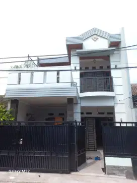 Dijual rumah 2 lantai siap huni