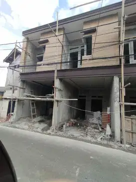rumah siap huni pinggir jalan bisa buat usaha di kramat jati