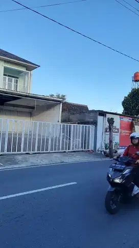 Ruko jalan candi Gebang dekat Pamela 6 dan AMIKOM Yogyakarta
