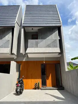 Rumah 2 Lantai Pinggir Tol Jatiwarna, Siap Huni & Free Biaya!