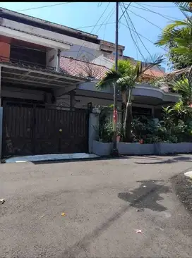 Rumah 2 lantai Lokasi Strategis dalam Komplek di Jakarta Pusat