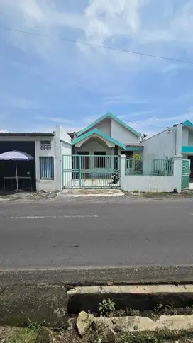 Rumah Murah Siap Pakai Untuk Usaha Di Kadipiro Banjarsari Solo