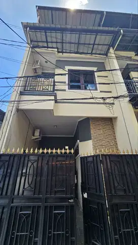 Dijual cepat rumah 2,5 lantai Komplek Tanjung Duren Jakarta Barat