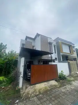 Rumah 2 Lantai Furnished di Sempidi Badung, Dekat Puspem