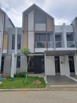 Dijual Rumah Baru, Masih Standar, Utara, di Cluster Yuthica Bsd