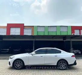 BMW 520i M Sport 2024 KM 9rb ANTIK
