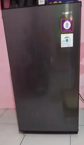 Di jual cepat Kulkas 1 pintu, pemakaian masih 6 bulan.