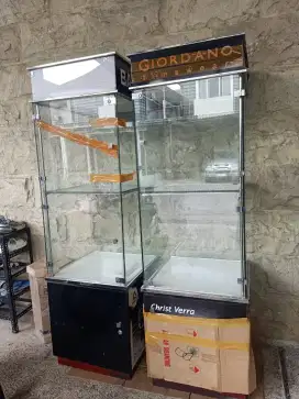 showcase tower display