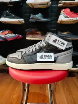 SEPATU AJE 1 MID SHADOW BLACK GREY