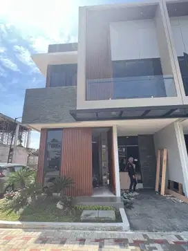 DIJUAL RUMAH BARU BANGUNAN BARU RUMAH 2 LANTAI MERUYA JAKBAR