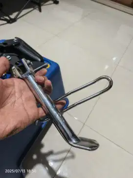 Dudukan shocbraket vespa