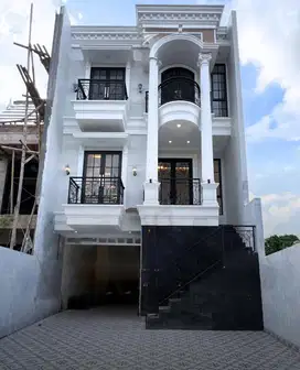 Jual rumah private pool di Pejaten Jakarta selatan