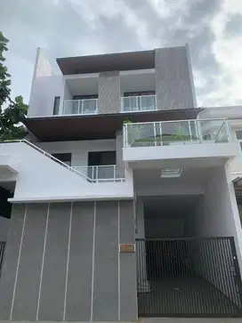 dijual rumah bangunan baru taman surya 3
