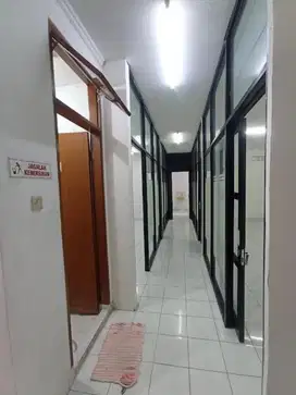 DIJUAL Rumah TOWN HOUSE Strategis Di TOMANG RAYA Jakarta Barat