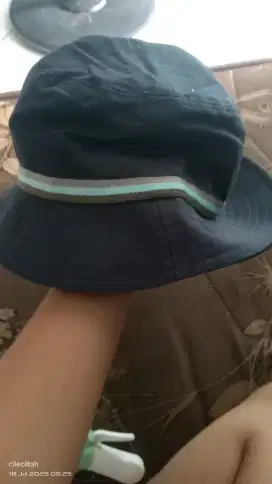 Topi wanita baru.