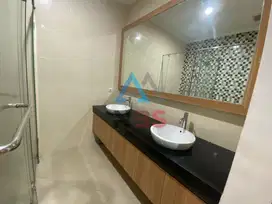 Dijual rumah 2 lantai  perumahan elit Royal garden residance  Nusadua
