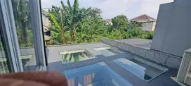 Jual rumah luas