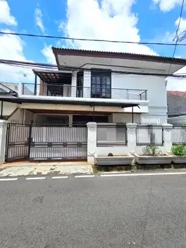 Rumah 2lt 10x18 180m type 5KT Rawamangun Jakarta Timur