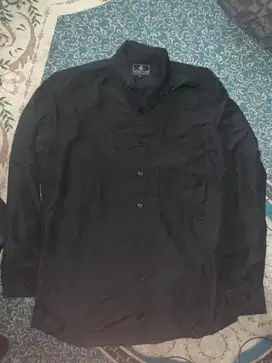 Kemeja hitam pria