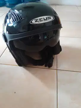 Helm Zeus Hitam