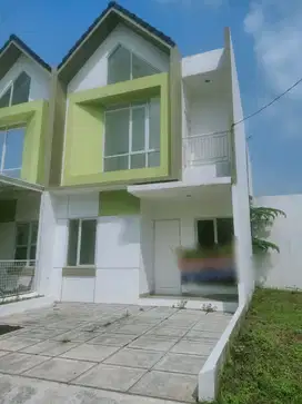 Siap huni 2 lantai ada Ac dalam cluster bebas banjir. PHR
