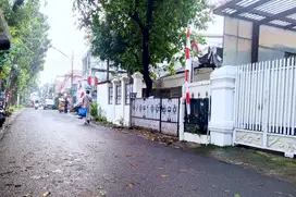 DISEWAKAN : Rumah tinggal bisa úntuk kantor  kawasan Pancoran JAKSEL