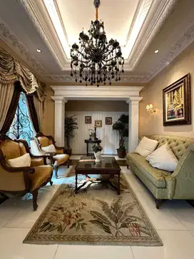 Rumah Mewah di Pondok Indah, Full Furnished, Modern Classic Desain.