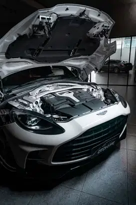 Aston Martin DBX 707 2023