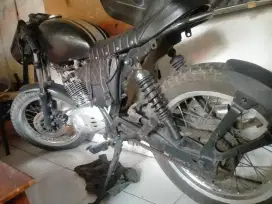 Motor custom basic suzuki thunder