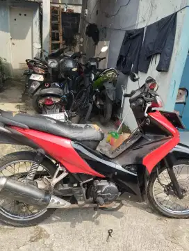 Dijual Revo lama tahun 2010 merah