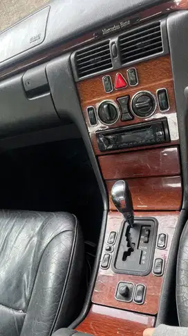 Mercedes-Benz E230 1997 Bensin