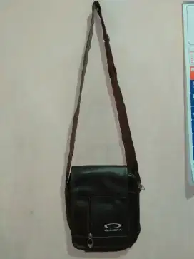 Tas selempang kecil