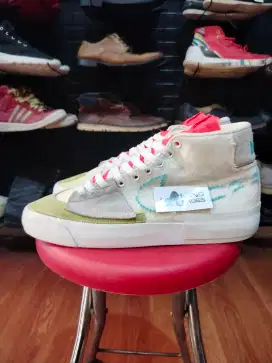SEPATU SB BLAZ MID EDGE HACK PACK SUMMIT WHITE