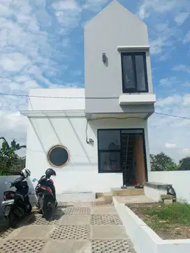 Rumah modern 2 Lantai Strategis Hanya 100 meter Jalan Utama Cihanjuang