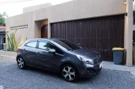 Kia rio 2014 matic, kilometer rendah 60rb!