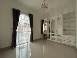 Disewakan Rumah Cantik Nyaman di Cluster Lasaine JGC, Jakarta Timur