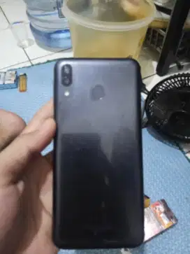 Punya hp Samsung a10s pengen di jual aja