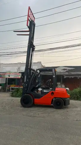 Forklift Toyota 3 Ton,Manual,Threelift 4,5 Meter,1DZ,8FD30,Tahun 2017