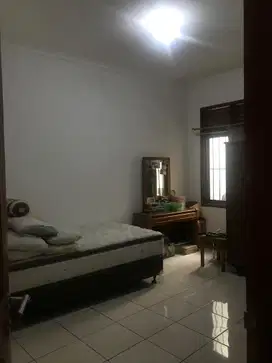 RUMAH SIMPLE TANAH LUAS ADEM DI MATRAMAN