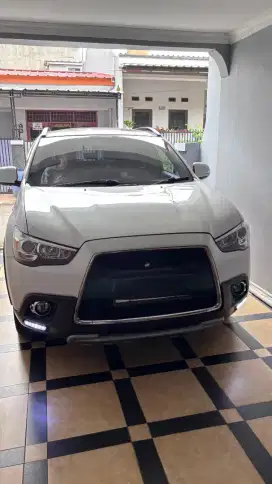 BAGUS, Mitsubishi Outlander PX limited edition warna Putih Km.Rendah.